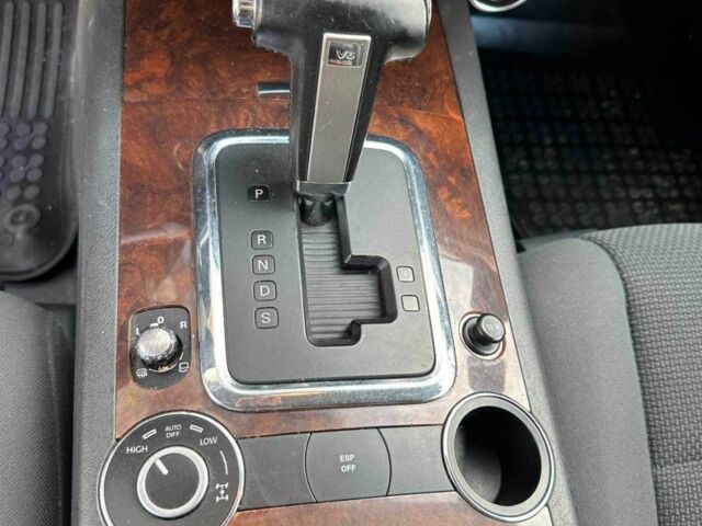 Черный Фольксваген Туарег, объемом двигателя 3 л и пробегом 267 тыс. км за 11000 $, фото 10 на Automoto.ua