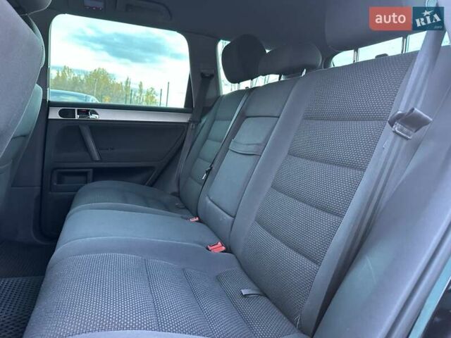 Чорний Фольксваген Туарег, об'ємом двигуна 3 л та пробігом 340 тис. км за 10900 $, фото 34 на Automoto.ua