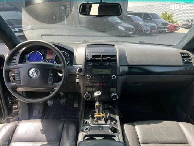 Черный Фольксваген Туарег, объемом двигателя 2.5 л и пробегом 336 тыс. км за 11990 $, фото 26 на Automoto.ua