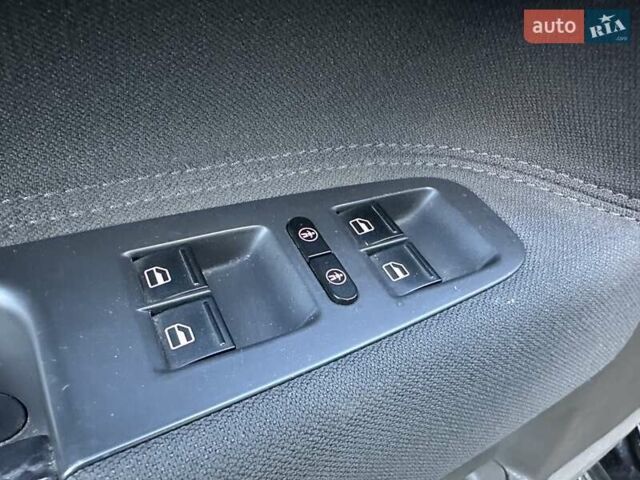 Чорний Фольксваген Туарег, об'ємом двигуна 3 л та пробігом 340 тис. км за 10900 $, фото 29 на Automoto.ua