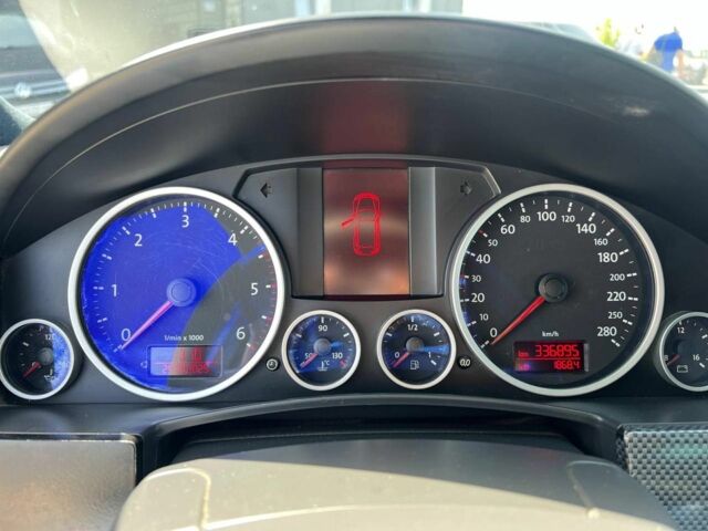 Черный Фольксваген Туарег, объемом двигателя 2.5 л и пробегом 336 тыс. км за 11990 $, фото 18 на Automoto.ua