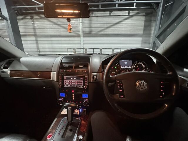 Черный Фольксваген Туарег, объемом двигателя 3 л и пробегом 340 тыс. км за 4500 $, фото 6 на Automoto.ua