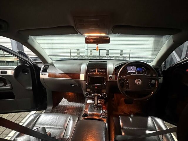 Черный Фольксваген Туарег, объемом двигателя 3 л и пробегом 340 тыс. км за 4500 $, фото 6 на Automoto.ua