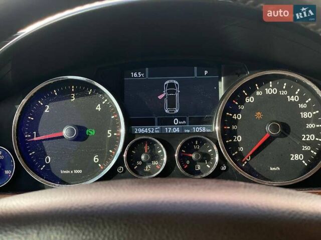 Черный Фольксваген Туарег, объемом двигателя 2.46 л и пробегом 296 тыс. км за 10290 $, фото 23 на Automoto.ua
