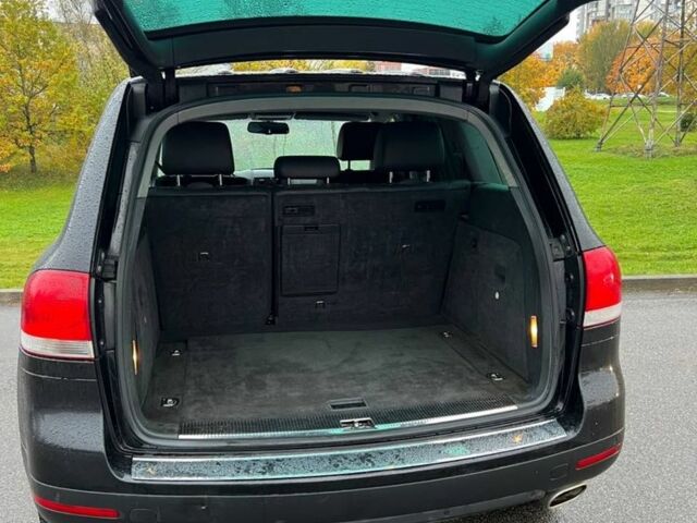 Черный Фольксваген Туарег, объемом двигателя 3 л и пробегом 280 тыс. км за 4900 $, фото 7 на Automoto.ua