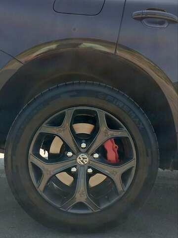 Черный Фольксваген Туарег, объемом двигателя 2.97 л и пробегом 344 тыс. км за 10950 $, фото 28 на Automoto.ua