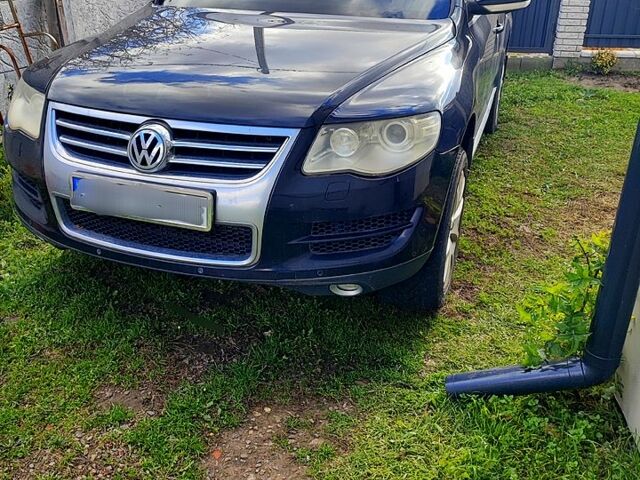 Черный Фольксваген Туарег, объемом двигателя 3.6 л и пробегом 280 тыс. км за 8000 $, фото 1 на Automoto.ua