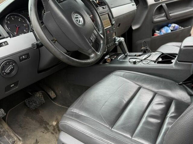 Чорний Фольксваген Туарег, об'ємом двигуна 3 л та пробігом 300 тис. км за 6490 $, фото 6 на Automoto.ua