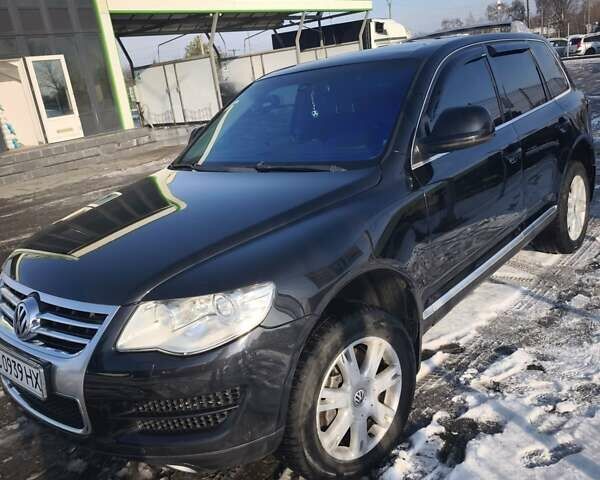 Черный Фольксваген Туарег, объемом двигателя 2.97 л и пробегом 294 тыс. км за 13000 $, фото 1 на Automoto.ua