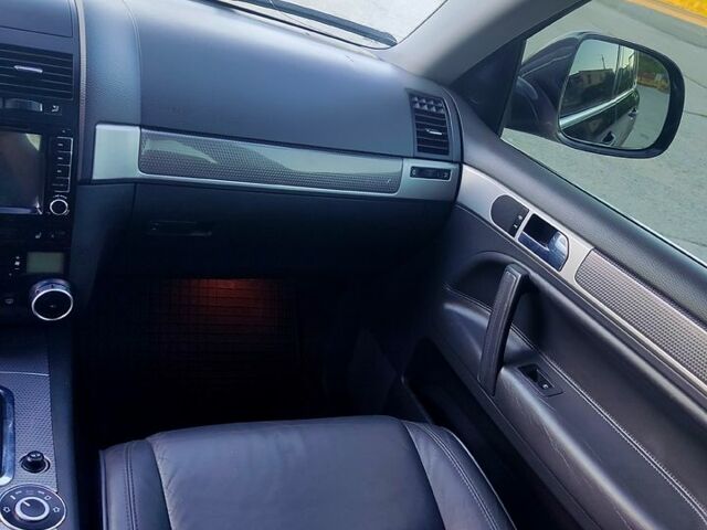 Чорний Фольксваген Туарег, об'ємом двигуна 3 л та пробігом 297 тис. км за 11777 $, фото 8 на Automoto.ua