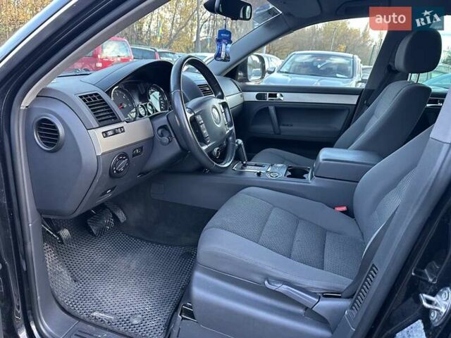 Чорний Фольксваген Туарег, об'ємом двигуна 3 л та пробігом 340 тис. км за 10900 $, фото 16 на Automoto.ua