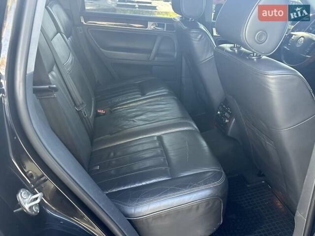 Черный Фольксваген Туарег, объемом двигателя 4.2 л и пробегом 286 тыс. км за 8999 $, фото 41 на Automoto.ua