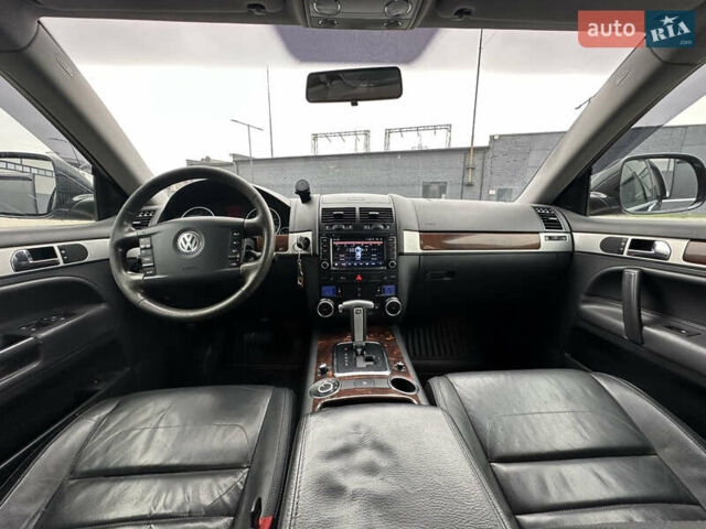 Черный Фольксваген Туарег, объемом двигателя 3 л и пробегом 270 тыс. км за 10500 $, фото 26 на Automoto.ua