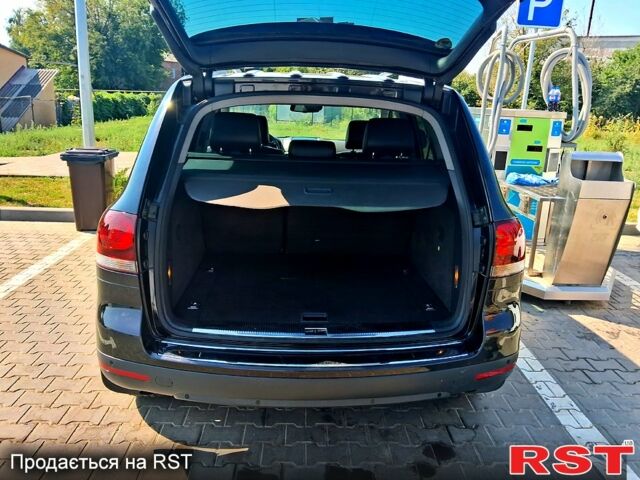 Черный Фольксваген Туарег, объемом двигателя 3 л и пробегом 337 тыс. км за 12000 $, фото 6 на Automoto.ua