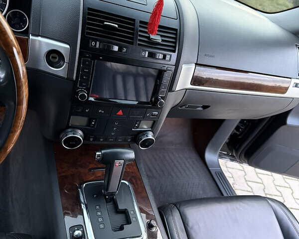 Черный Фольксваген Туарег, объемом двигателя 3 л и пробегом 217 тыс. км за 13450 $, фото 25 на Automoto.ua