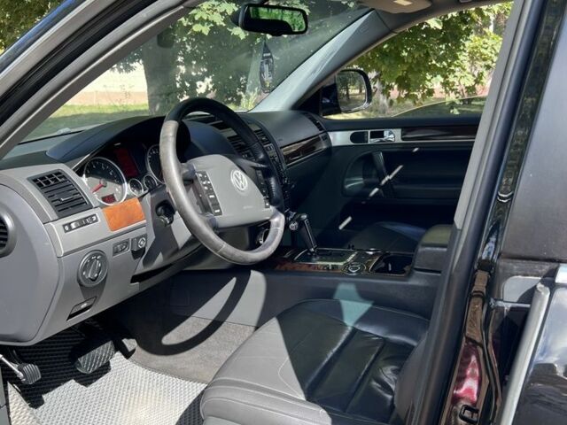 Черный Фольксваген Туарег, объемом двигателя 3.6 л и пробегом 242 тыс. км за 9500 $, фото 9 на Automoto.ua