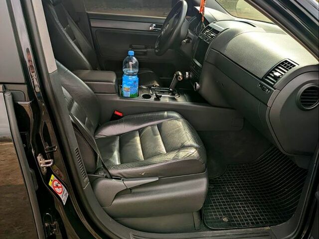 Черный Фольксваген Туарег, объемом двигателя 2.5 л и пробегом 276 тыс. км за 11200 $, фото 7 на Automoto.ua