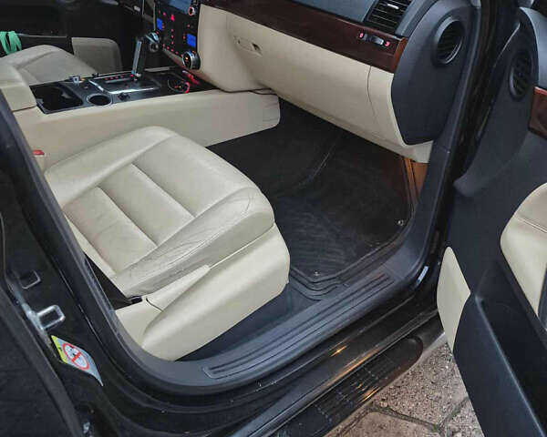 Чорний Фольксваген Туарег, об'ємом двигуна 2.5 л та пробігом 308 тис. км за 10000 $, фото 4 на Automoto.ua