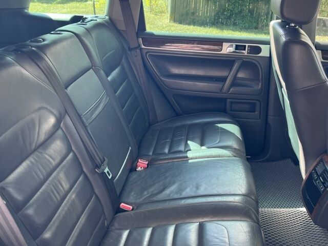 Черный Фольксваген Туарег, объемом двигателя 3.6 л и пробегом 242 тыс. км за 9500 $, фото 7 на Automoto.ua