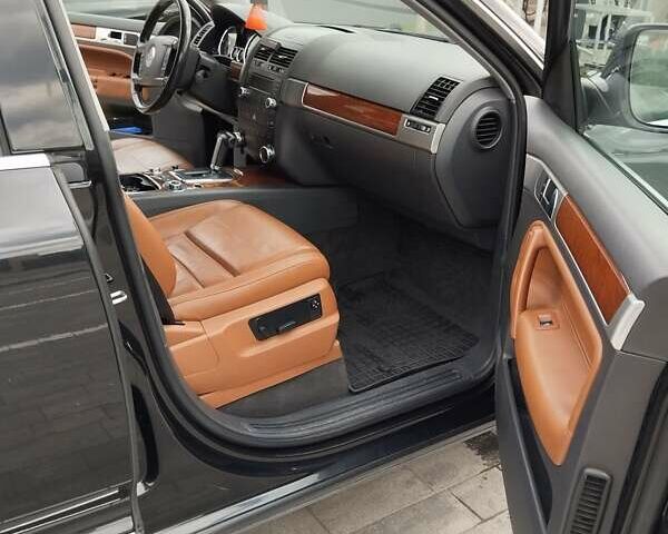 Чорний Фольксваген Туарег, об'ємом двигуна 3 л та пробігом 258 тис. км за 11500 $, фото 13 на Automoto.ua