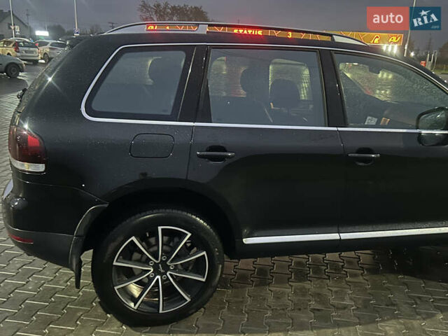 Черный Фольксваген Туарег, объемом двигателя 2.97 л и пробегом 159 тыс. км за 13800 $, фото 7 на Automoto.ua