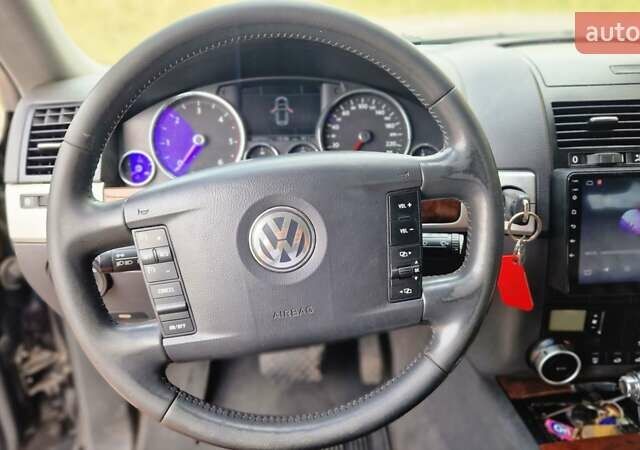 Черный Фольксваген Туарег, объемом двигателя 2.97 л и пробегом 359 тыс. км за 10700 $, фото 14 на Automoto.ua