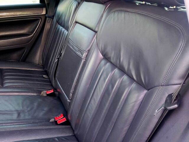 Чорний Фольксваген Туарег, об'ємом двигуна 3 л та пробігом 297 тис. км за 11777 $, фото 5 на Automoto.ua