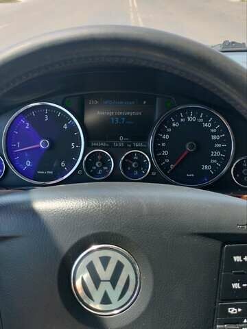 Черный Фольксваген Туарег, объемом двигателя 2.97 л и пробегом 344 тыс. км за 10950 $, фото 52 на Automoto.ua