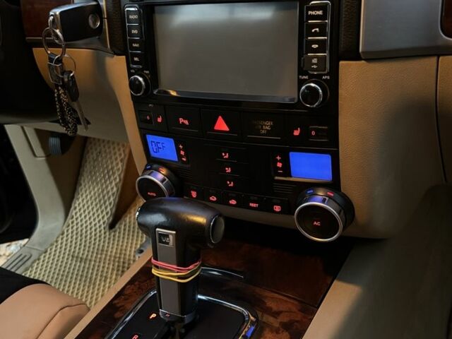 Черный Фольксваген Туарег, объемом двигателя 3 л и пробегом 335 тыс. км за 7500 $, фото 6 на Automoto.ua