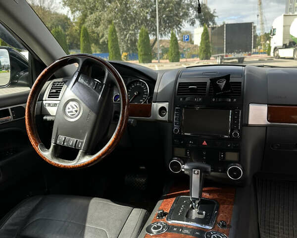 Черный Фольксваген Туарег, объемом двигателя 3 л и пробегом 289 тыс. км за 11800 $, фото 9 на Automoto.ua