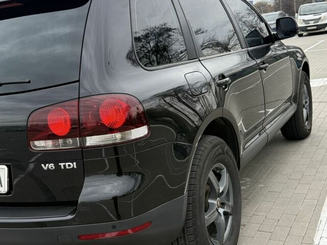 Черный Фольксваген Туарег, объемом двигателя 3 л и пробегом 263 тыс. км за 12500 $, фото 12 на Automoto.ua