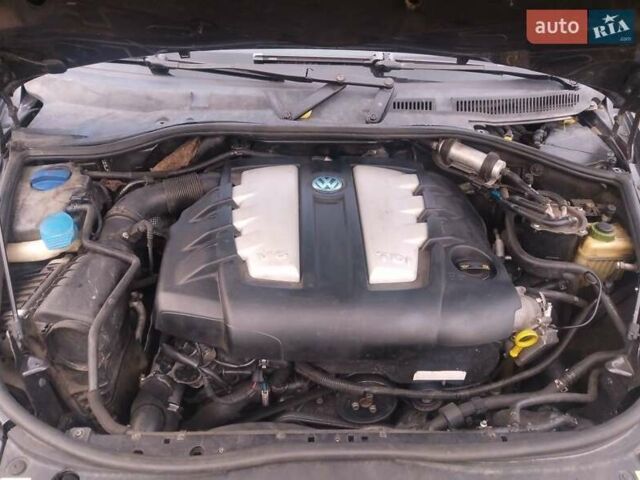 Черный Фольксваген Туарег, объемом двигателя 3 л и пробегом 300 тыс. км за 9300 $, фото 10 на Automoto.ua