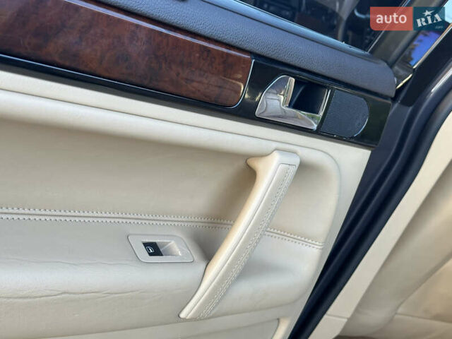 Черный Фольксваген Туарег, объемом двигателя 2.97 л и пробегом 240 тыс. км за 12200 $, фото 35 на Automoto.ua