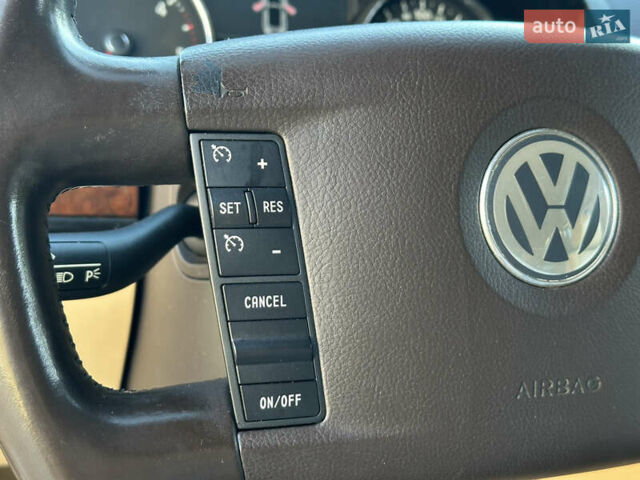 Черный Фольксваген Туарег, объемом двигателя 2.97 л и пробегом 240 тыс. км за 12200 $, фото 62 на Automoto.ua