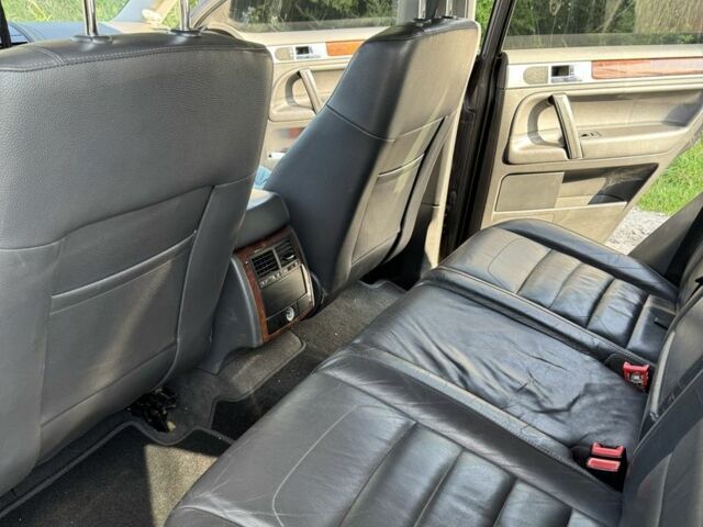 Чорний Фольксваген Туарег, об'ємом двигуна 3 л та пробігом 280 тис. км за 13800 $, фото 7 на Automoto.ua