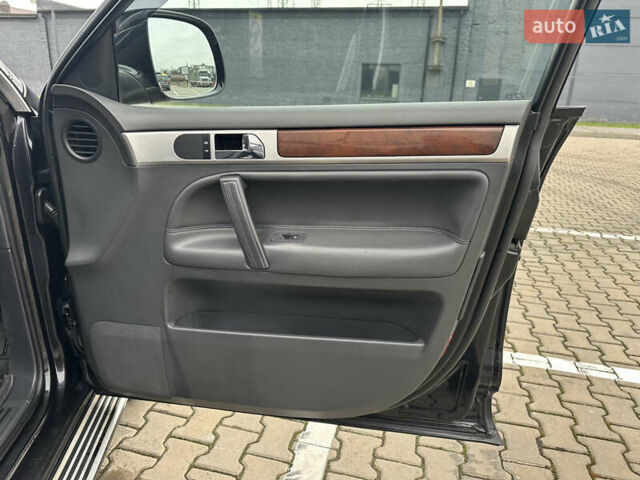 Черный Фольксваген Туарег, объемом двигателя 3 л и пробегом 270 тыс. км за 10500 $, фото 34 на Automoto.ua