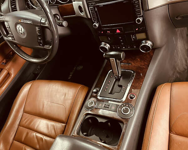 Чорний Фольксваген Туарег, об'ємом двигуна 2.97 л та пробігом 315 тис. км за 10700 $, фото 6 на Automoto.ua