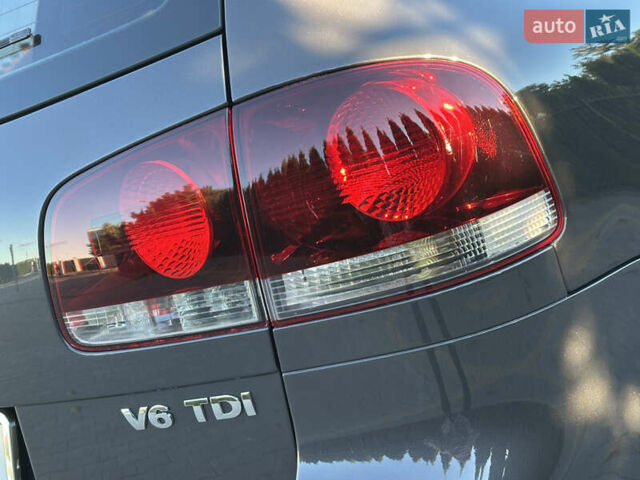 Черный Фольксваген Туарег, объемом двигателя 2.97 л и пробегом 240 тыс. км за 12200 $, фото 23 на Automoto.ua