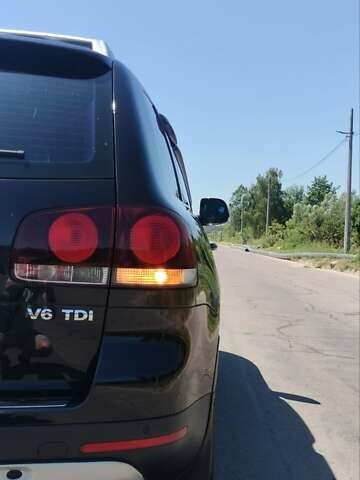 Черный Фольксваген Туарег, объемом двигателя 2.97 л и пробегом 344 тыс. км за 10950 $, фото 31 на Automoto.ua