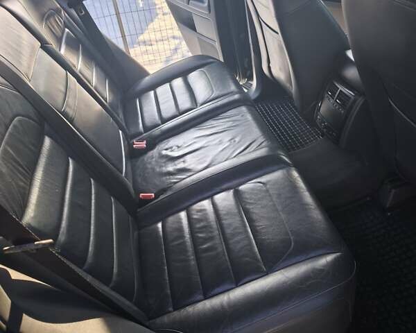 Черный Фольксваген Туарег, объемом двигателя 2.97 л и пробегом 294 тыс. км за 13000 $, фото 11 на Automoto.ua