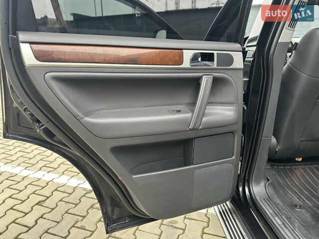 Черный Фольксваген Туарег, объемом двигателя 3 л и пробегом 270 тыс. км за 10500 $, фото 32 на Automoto.ua