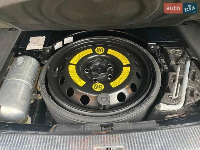 Черный Фольксваген Туарег, объемом двигателя 3 л и пробегом 360 тыс. км за 9800 $, фото 9 на Automoto.ua