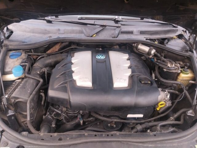 Черный Фольксваген Туарег, объемом двигателя 3 л и пробегом 300 тыс. км за 9300 $, фото 11 на Automoto.ua