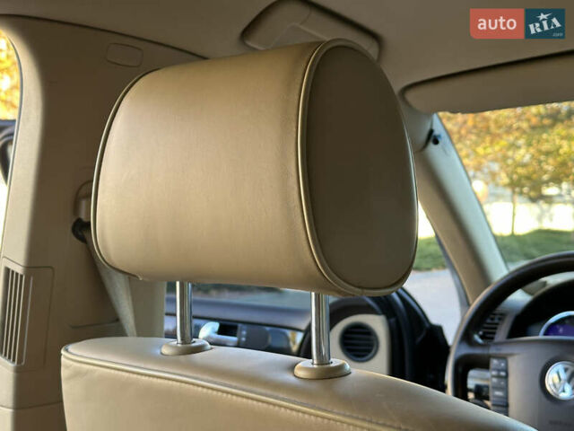 Черный Фольксваген Туарег, объемом двигателя 2.97 л и пробегом 240 тыс. км за 12200 $, фото 38 на Automoto.ua