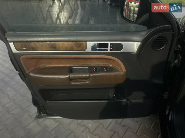 Черный Фольксваген Туарег, объемом двигателя 2.97 л и пробегом 159 тыс. км за 13800 $, фото 21 на Automoto.ua