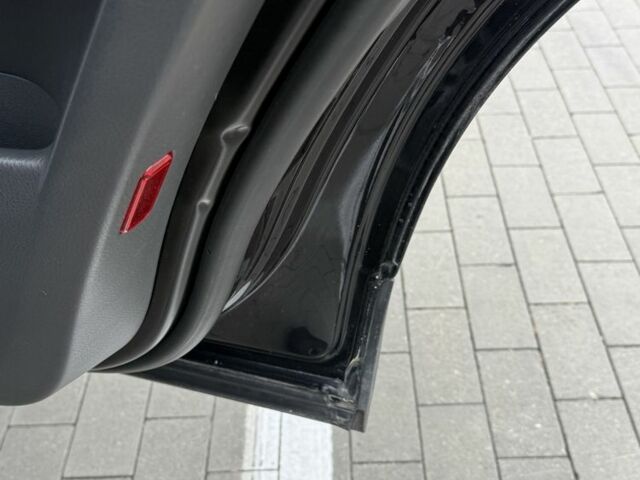 Черный Фольксваген Туарег, объемом двигателя 3 л и пробегом 263 тыс. км за 12500 $, фото 16 на Automoto.ua