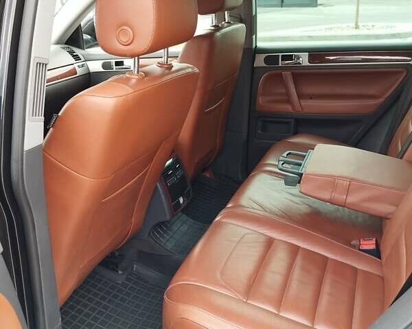 Чорний Фольксваген Туарег, об'ємом двигуна 3 л та пробігом 258 тис. км за 11500 $, фото 18 на Automoto.ua