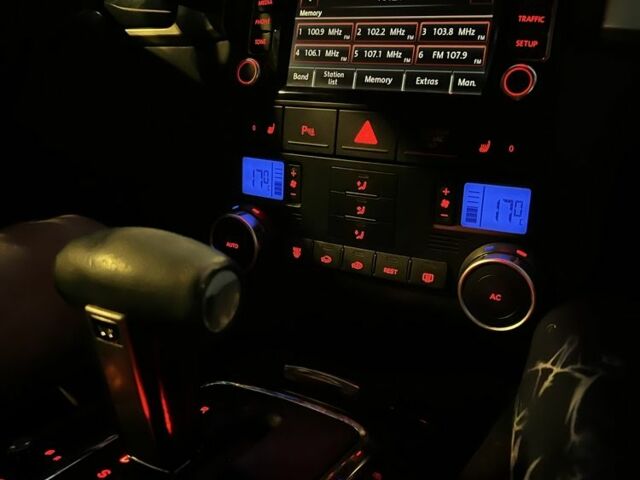 Черный Фольксваген Туарег, объемом двигателя 3 л и пробегом 278 тыс. км за 7500 $, фото 2 на Automoto.ua