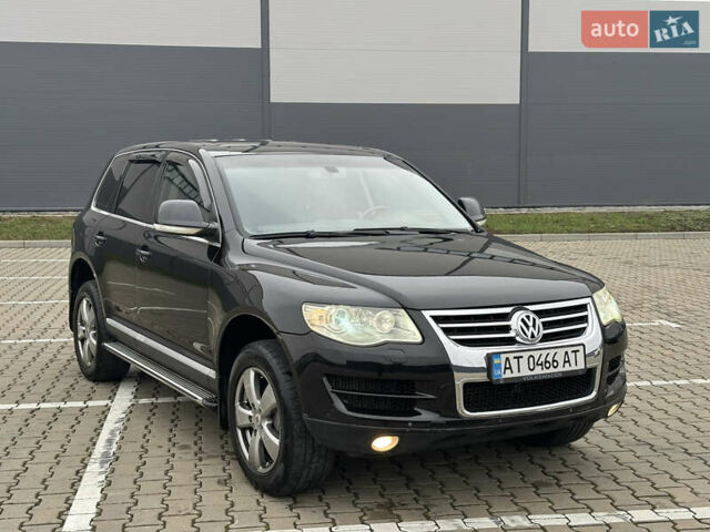 Черный Фольксваген Туарег, объемом двигателя 3 л и пробегом 270 тыс. км за 10500 $, фото 1 на Automoto.ua