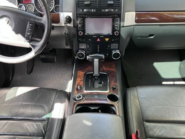 Черный Фольксваген Туарег, объемом двигателя 3.6 л и пробегом 242 тыс. км за 9500 $, фото 4 на Automoto.ua